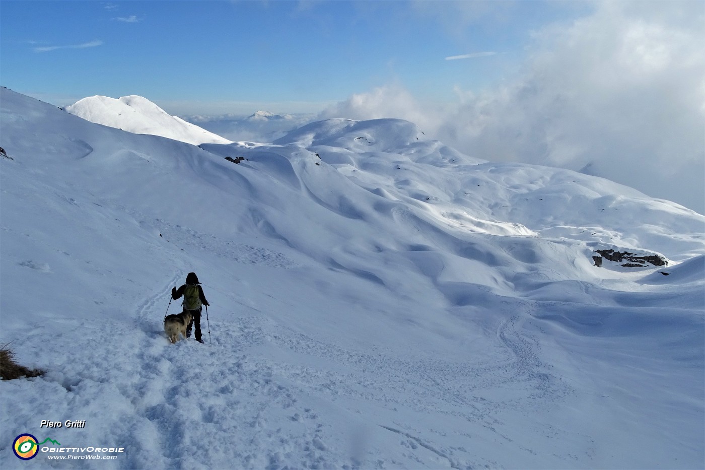 68 Alla Bocchetta di Grem (1976 m) scendiamo a dx sul sent 223 per Bivacco Mistri e Baita Alta.JPG